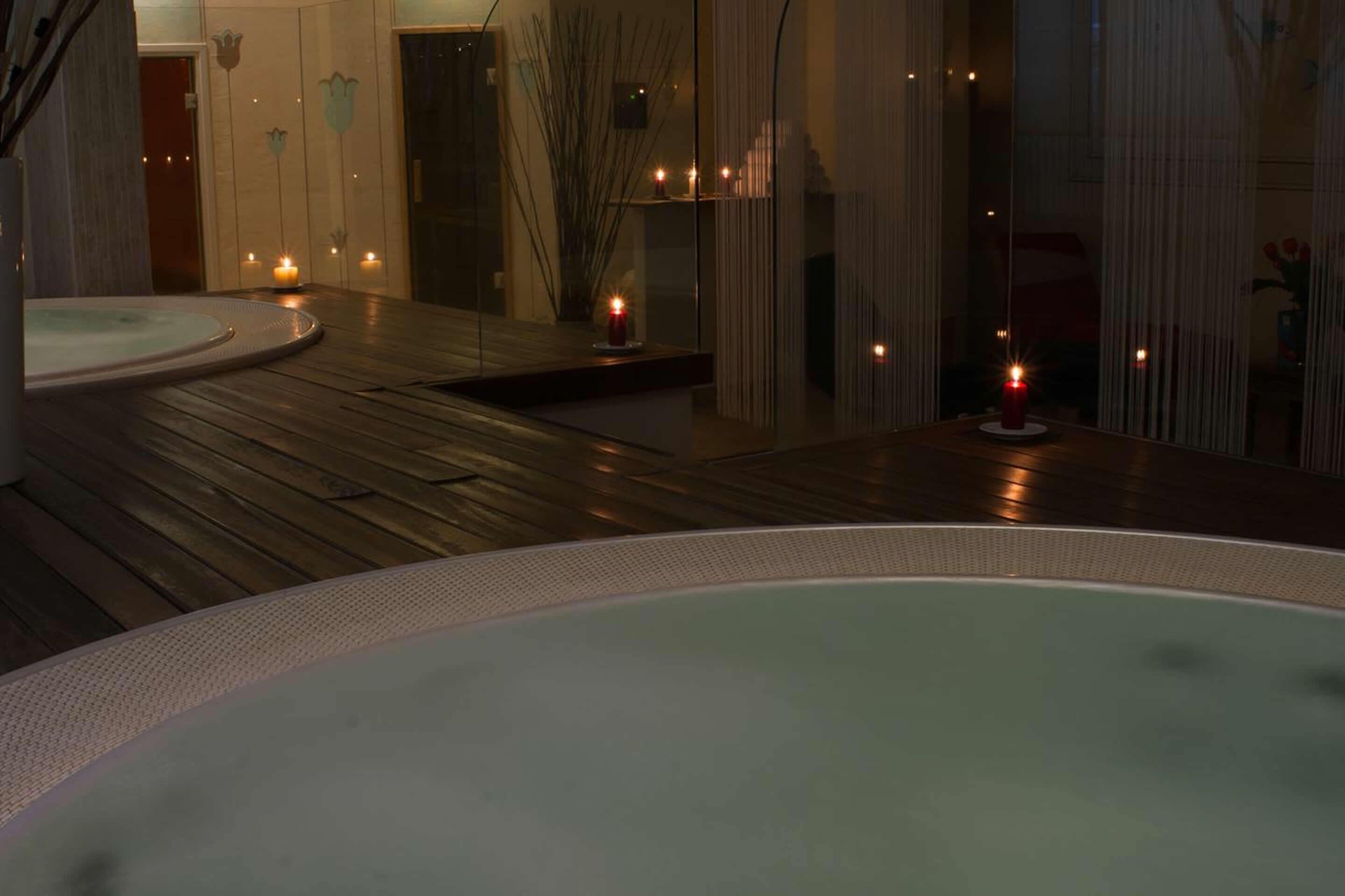 couples treatment room(s), sauna, hot tub, steam room