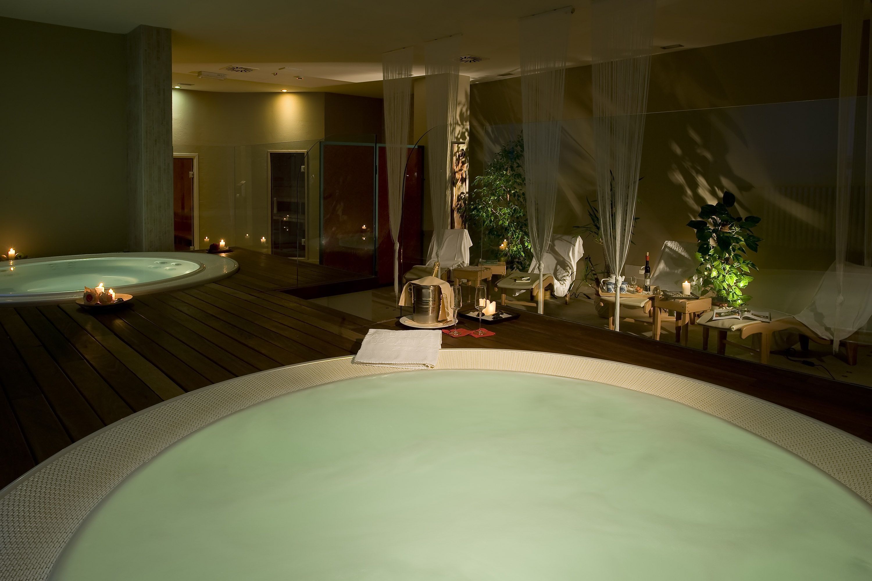 Behandlungsräume für Paare, Sauna, Whirlpool, Dampfbad