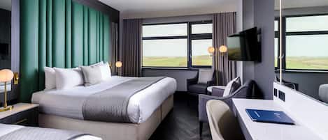 家庭房 | 埃及棉床单、高档床上用品、办公桌、笔记本电脑工作区