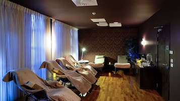 Hot tub, body treatments, hydrotherapy, aromatherapy, hot stone massages