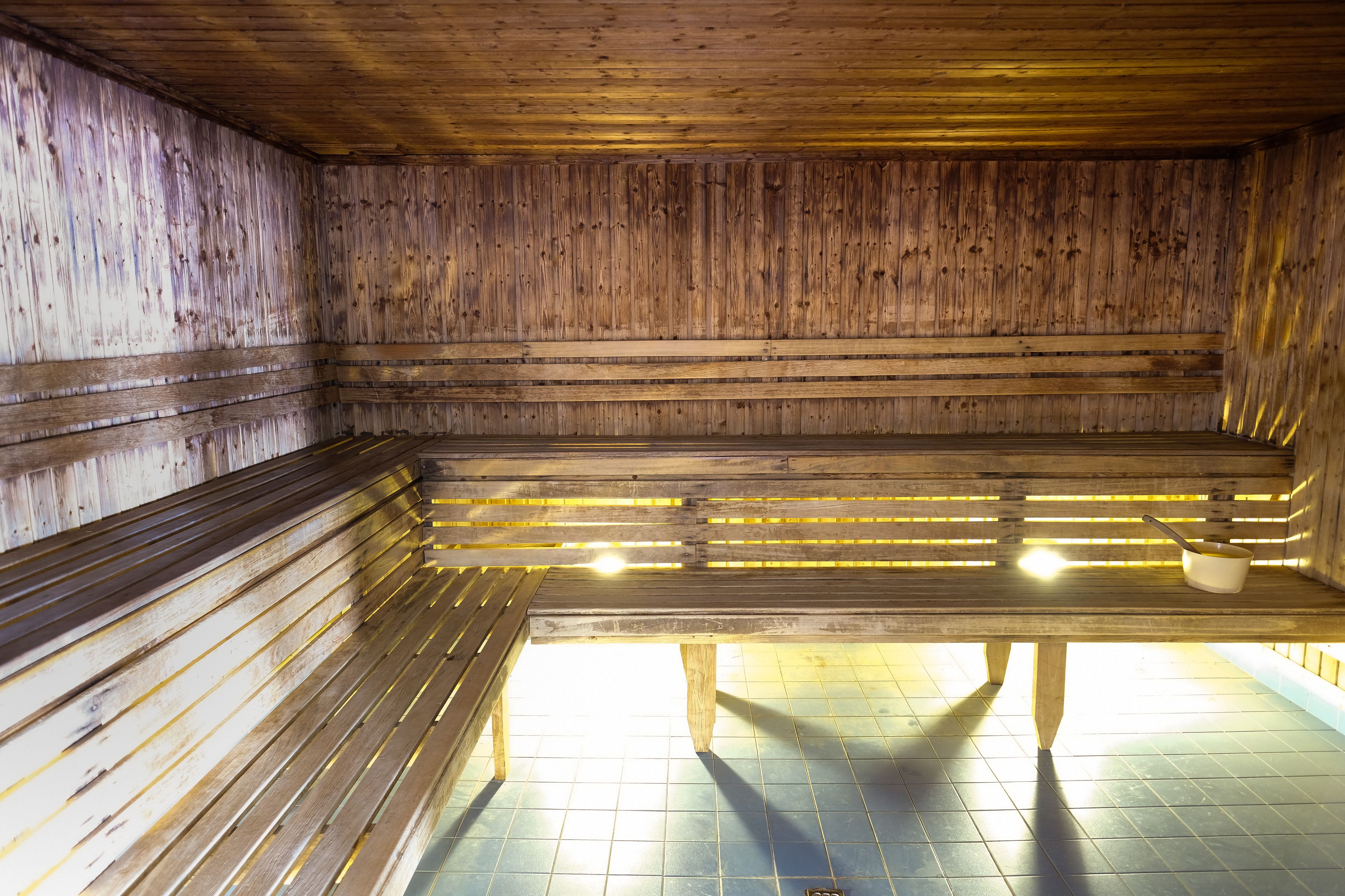 hot tub, body treatments, hydrotherapy, aromatherapy, hot stone massages