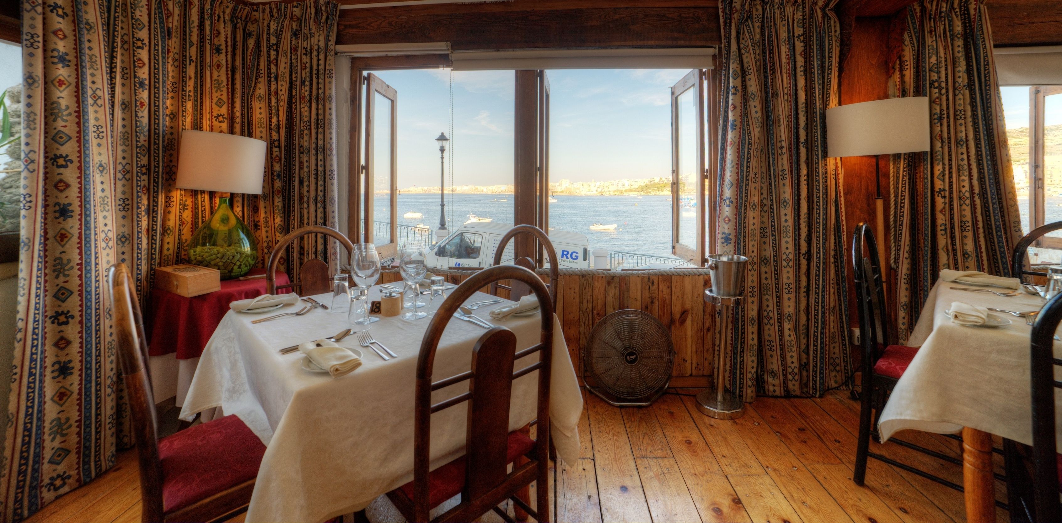 Desayuno completo todos los días (con cargo)