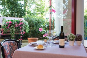 Breakfast, lunch, dinner served; Regional cuisine  - Albergo Angiolino (Chianciano Terme)