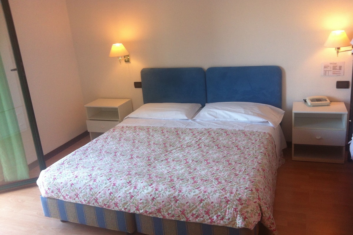 in-room safe, desk, cots/infant beds, rollaway beds