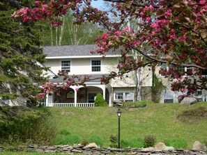 Exterior - Deerhill Inn (West Dover)