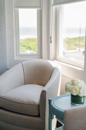 Deluxe Room, 1 King Bed, Private Bathroom, Ocean View (04) King with Private Bath) | Iron/ironing board, WiFi