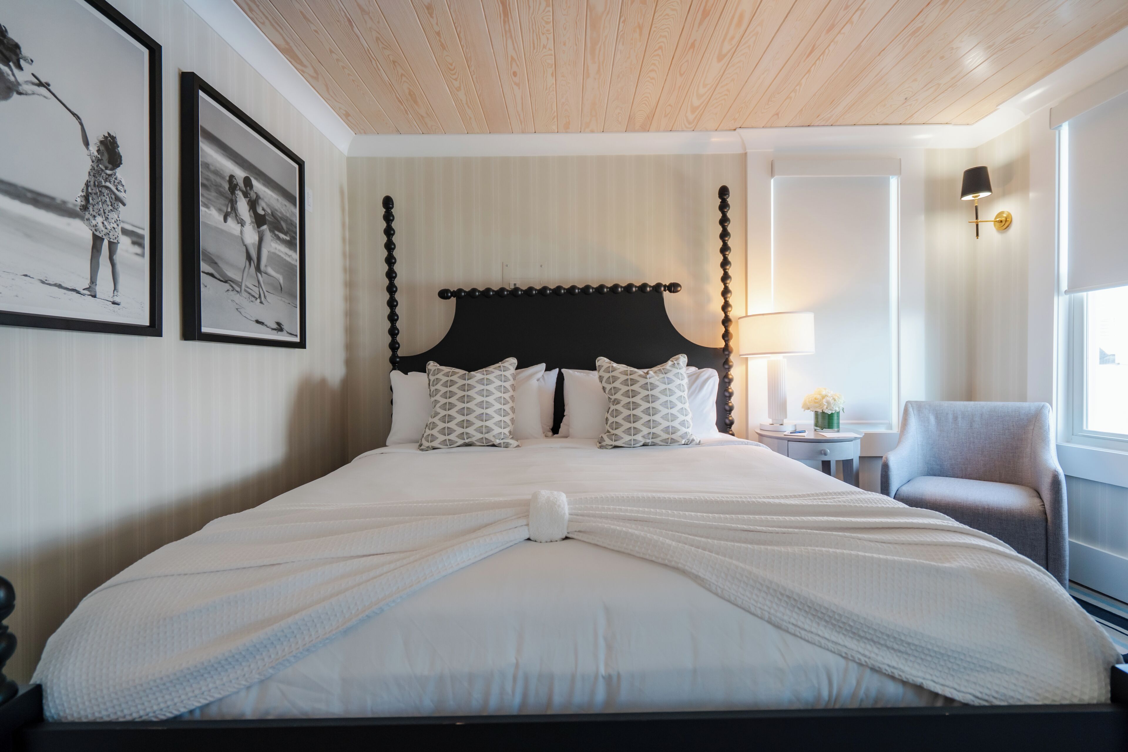 Deluxe Room, 1 King Bed, Private Bathroom, Ocean View (04) King with Private Bath)