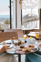 Se ofrece un desayuno a la carta (17 EUR por persona)