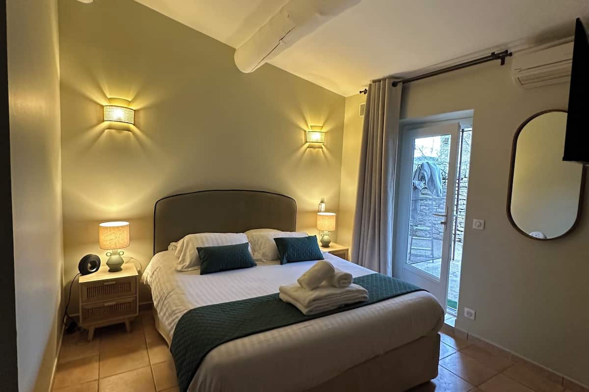 classic double room, 1 queen bed, terrace, ground floor | 1 bedroom, premium bedding, select comfort beds, in-room safe