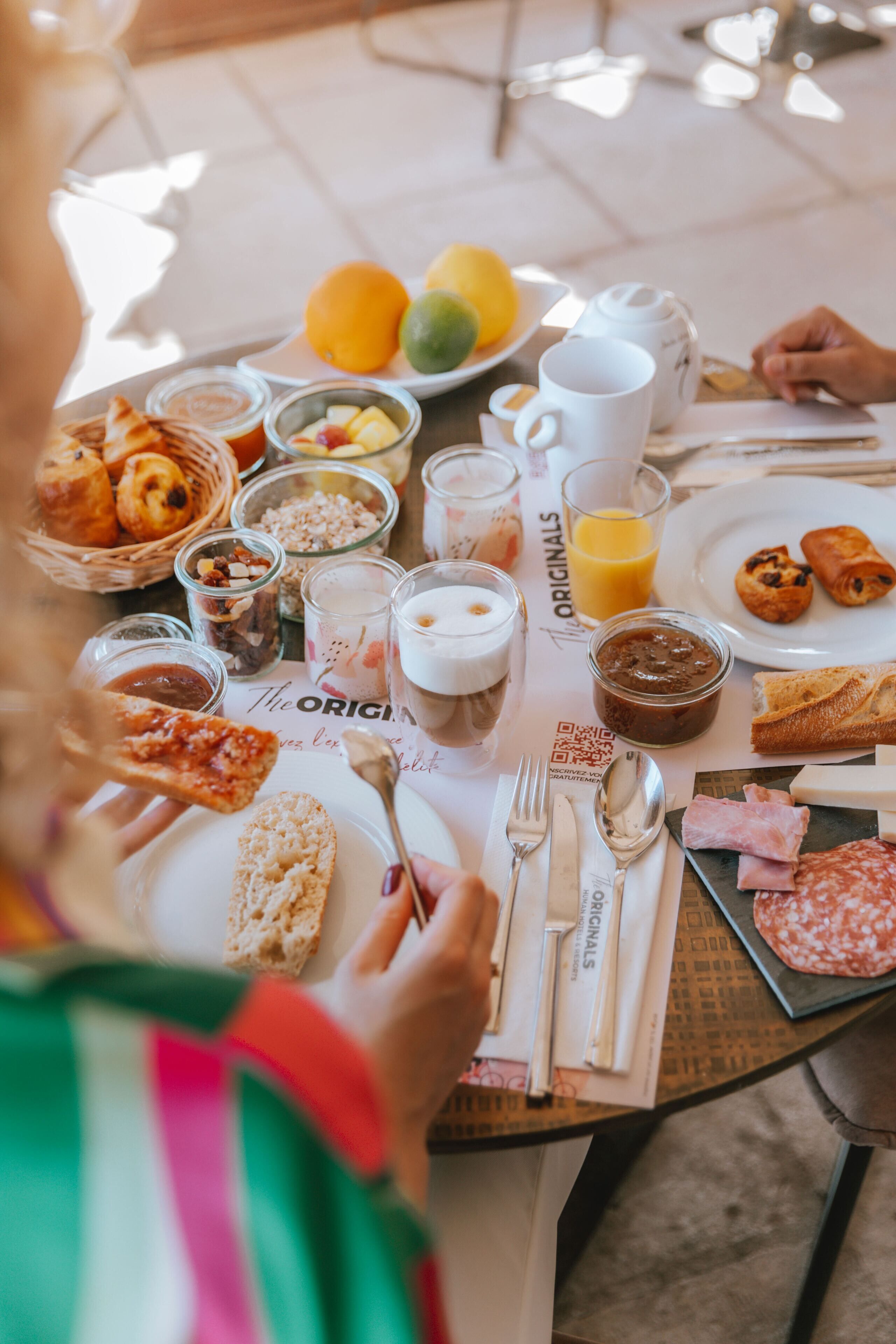 daily cooked-to-order breakfast (eur 17 per person)