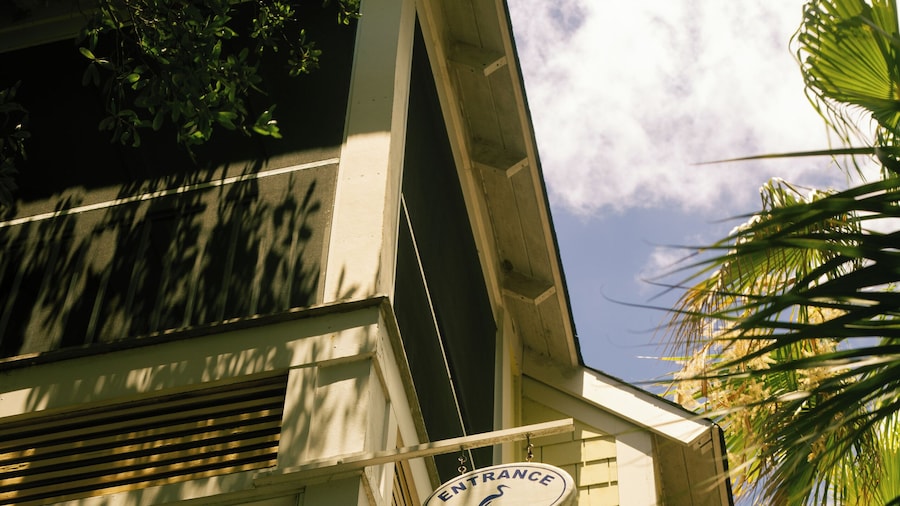 Water's Edge Inn - Adults Only