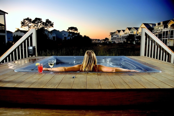 Outdoor spa tub