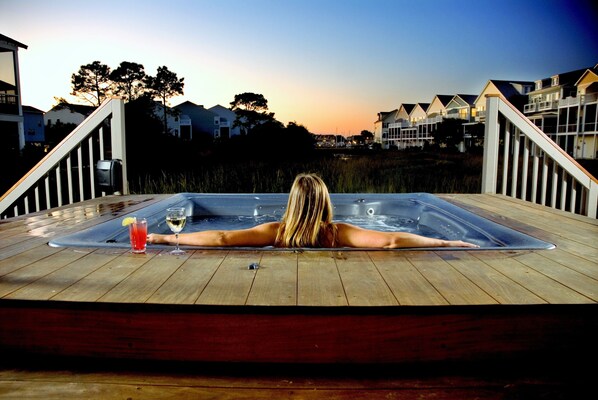 Outdoor spa tub