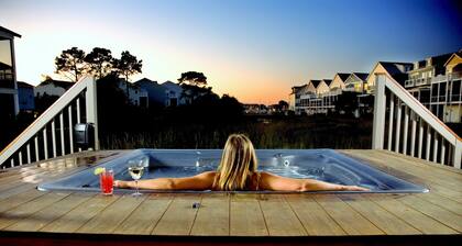 Water's Edge Inn - Adults Only