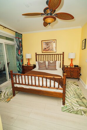 Habitación | Decoración personalizada, muebles diferentes y escritorio 