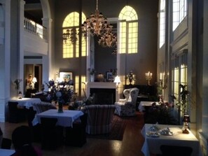 المنشأة من الداخل