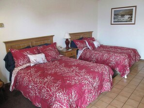 Two doubles non smoking | Free WiFi, bed sheets - Mayflower Motel Milford (Milford)