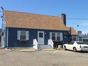 Front of property - Mayflower Motel Milford (Milford)