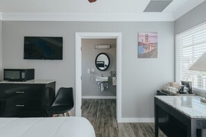 Deluxe Queen Room with Disability Access - Downstairs, Non-Smoking, No Pets | Premium bedding, pillowtop beds, desk, laptop workspace