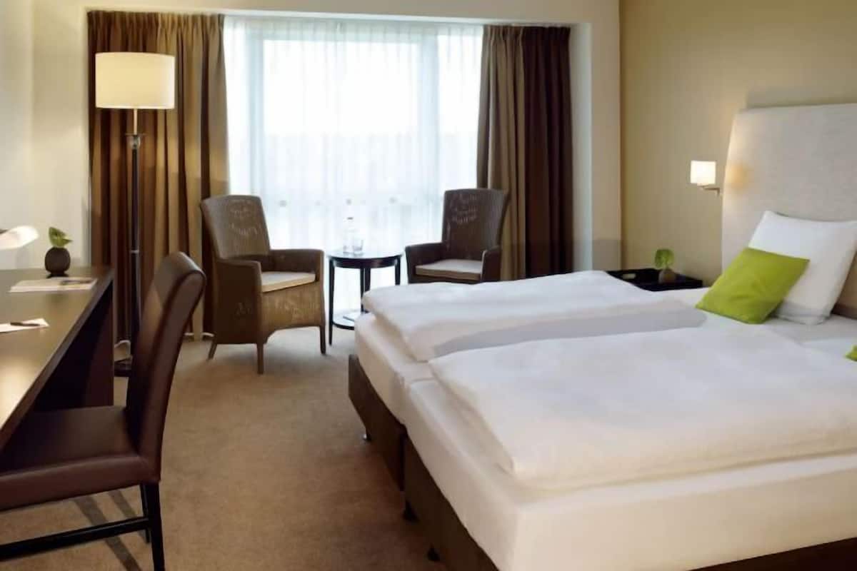 Ropa de cama de alta calidad, colchones con pillow-top y minibar