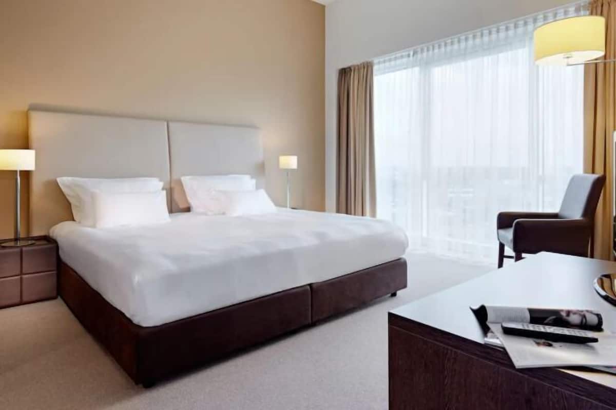 Ropa de cama de alta calidad, colchones con pillow-top y minibar