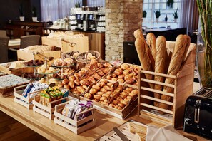 Daily buffet breakfast for a fee - Lindner Hotel Antwerp, part of JdV by Hyatt (Antwerp)