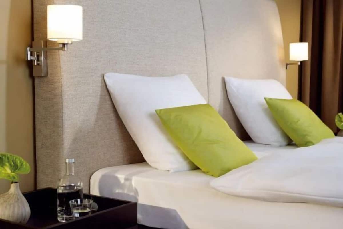 Ropa de cama de alta calidad, colchones con pillow-top y minibar