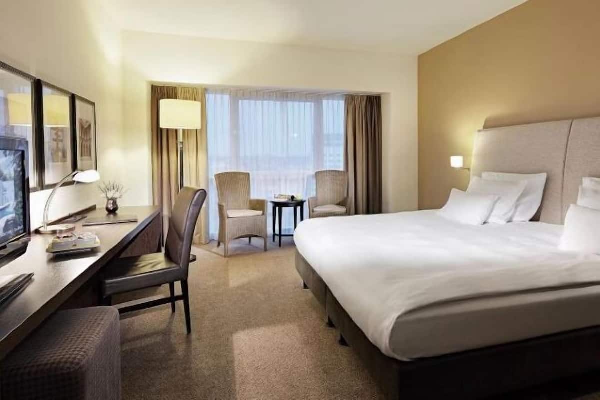 Ropa de cama de alta calidad, colchones con pillow-top y minibar