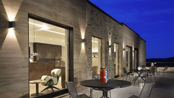 Fassade der Unterkunft – Abend/Nacht