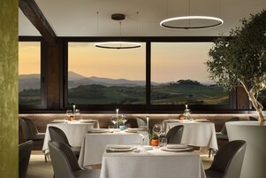 Breakfast, lunch, dinner served; Regional cuisine 