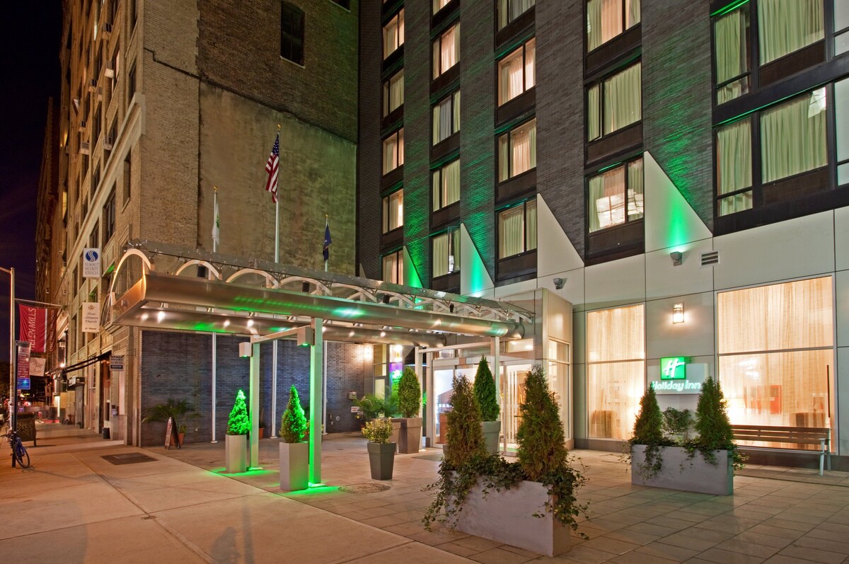 Holiday Inn Manhattan 6th Ave - Chelsea, an IHG Hotel Reviews, Deals