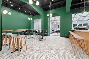 Restaurant on-premise at Holiday Inn Manhattan 6th Ave - Chelsea by IHG