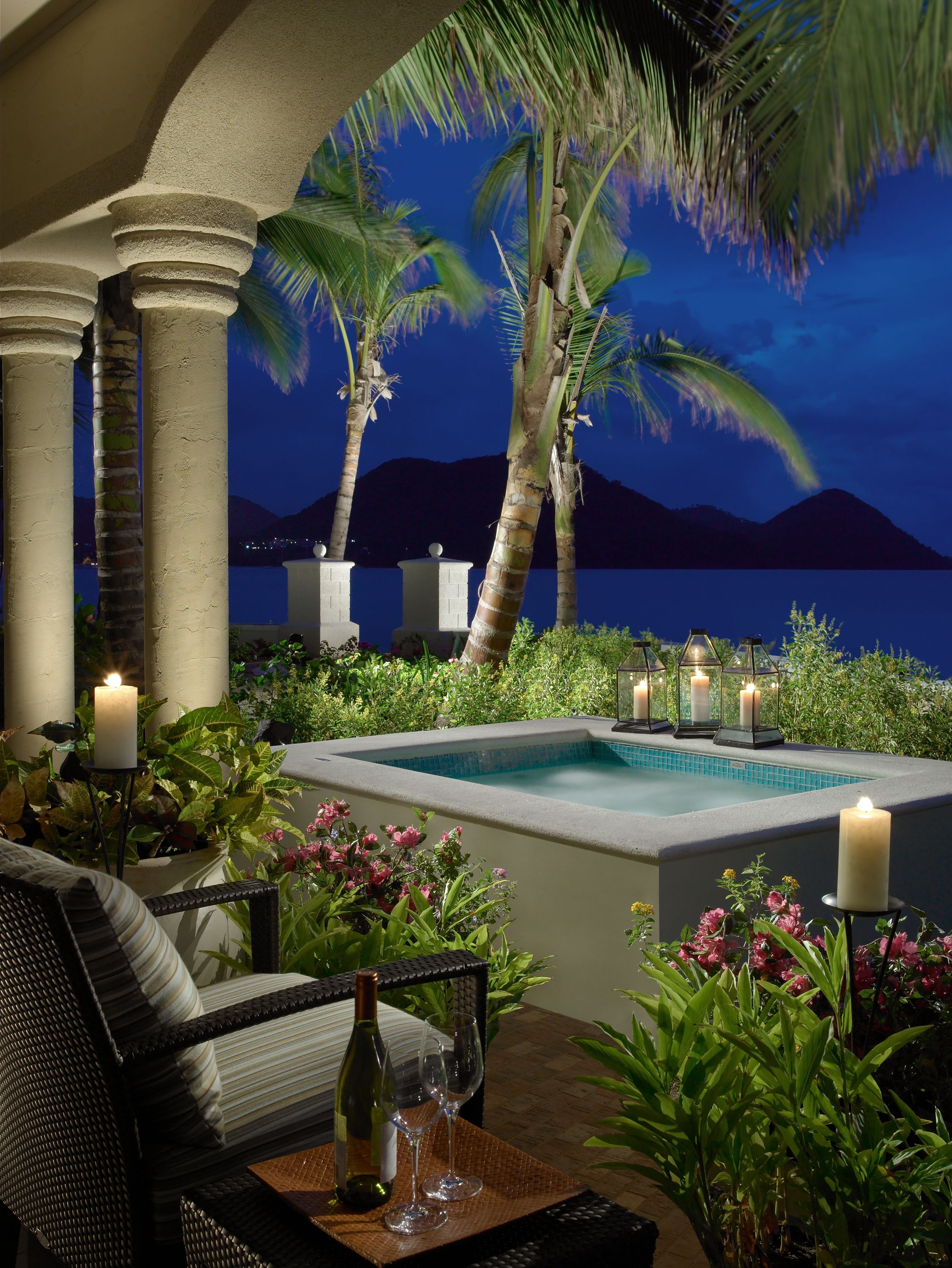 2 Bedroom Butler Beachfront Villa Suite with Plunge Pool | Bathtub spa outdoor