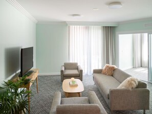 1 bedroom, premium bedding, minibar, desk