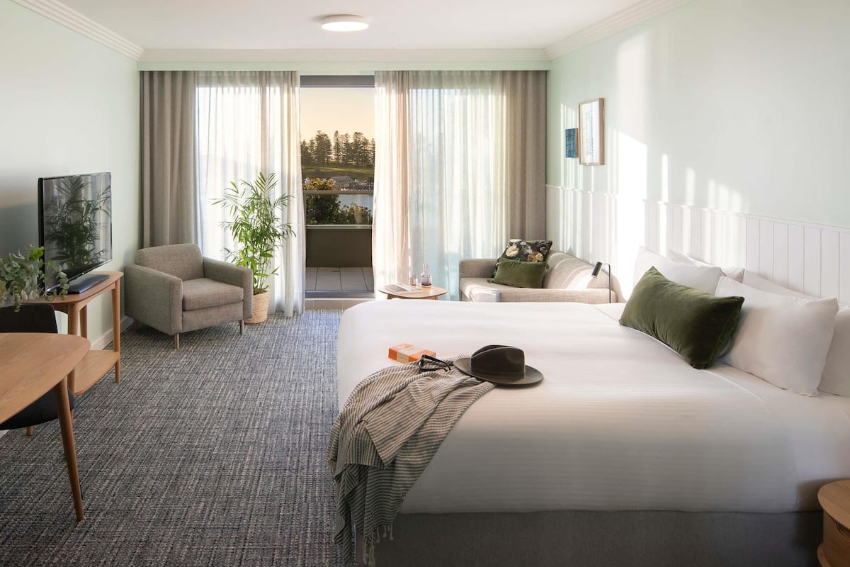 1 bedroom, premium bedding, minibar, desk