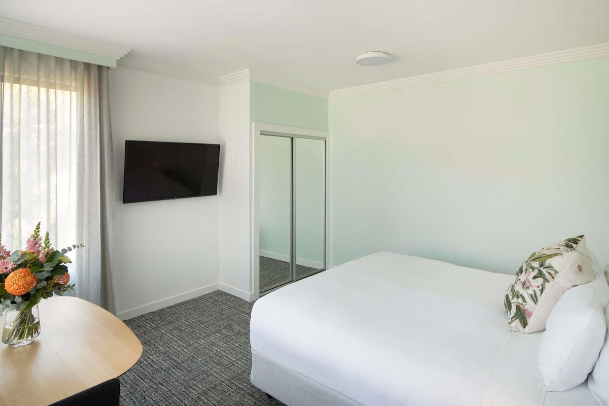 Room, 1 King Bed, Accessible