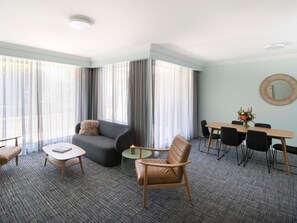 1 bedroom, premium bedding, minibar, desk