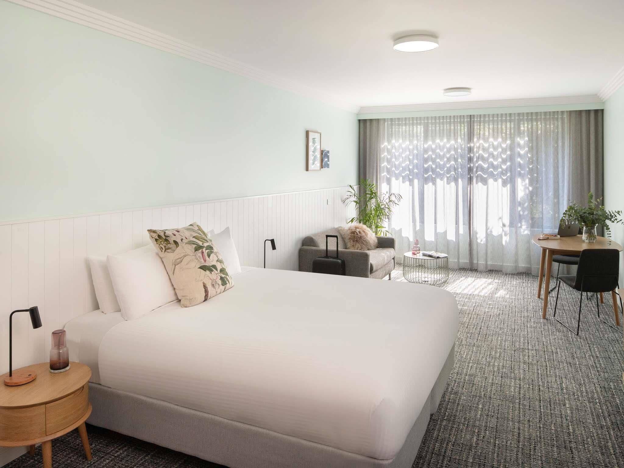 Studio, 1 King Bed | 1 bedroom, premium bedding, minibar, desk