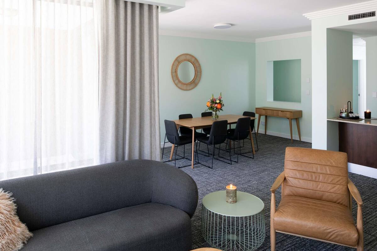 Leilighet – deluxe, 2 soverom | 1 soverom, sengetøy av topp kvalitet, minibar og skrivebord