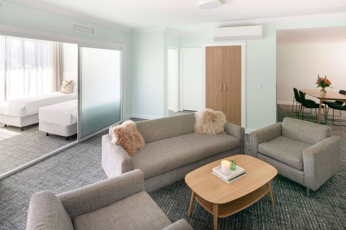 Leilighet – superior, 2 soverom | 1 soverom, sengetøy av topp kvalitet, minibar og skrivebord