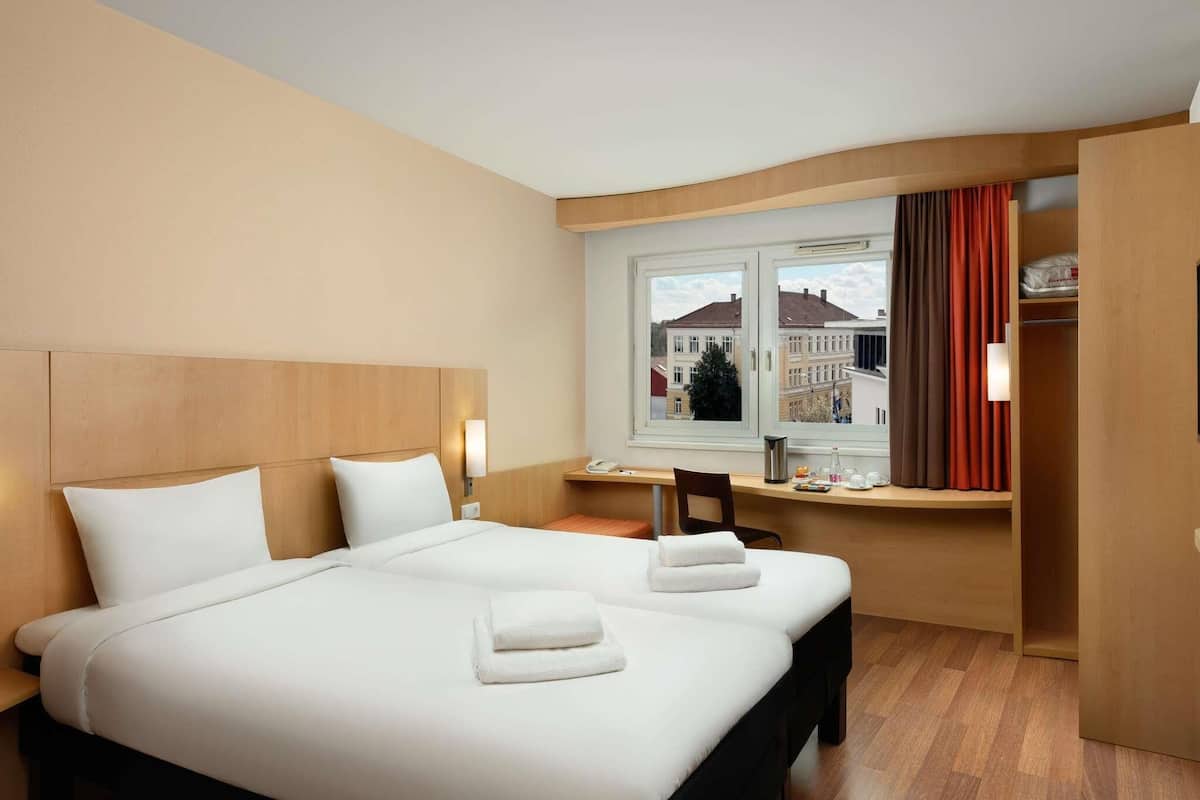 Standard Room, 2 Twin Beds | In-room safe, desk, blackout drapes, soundproofing