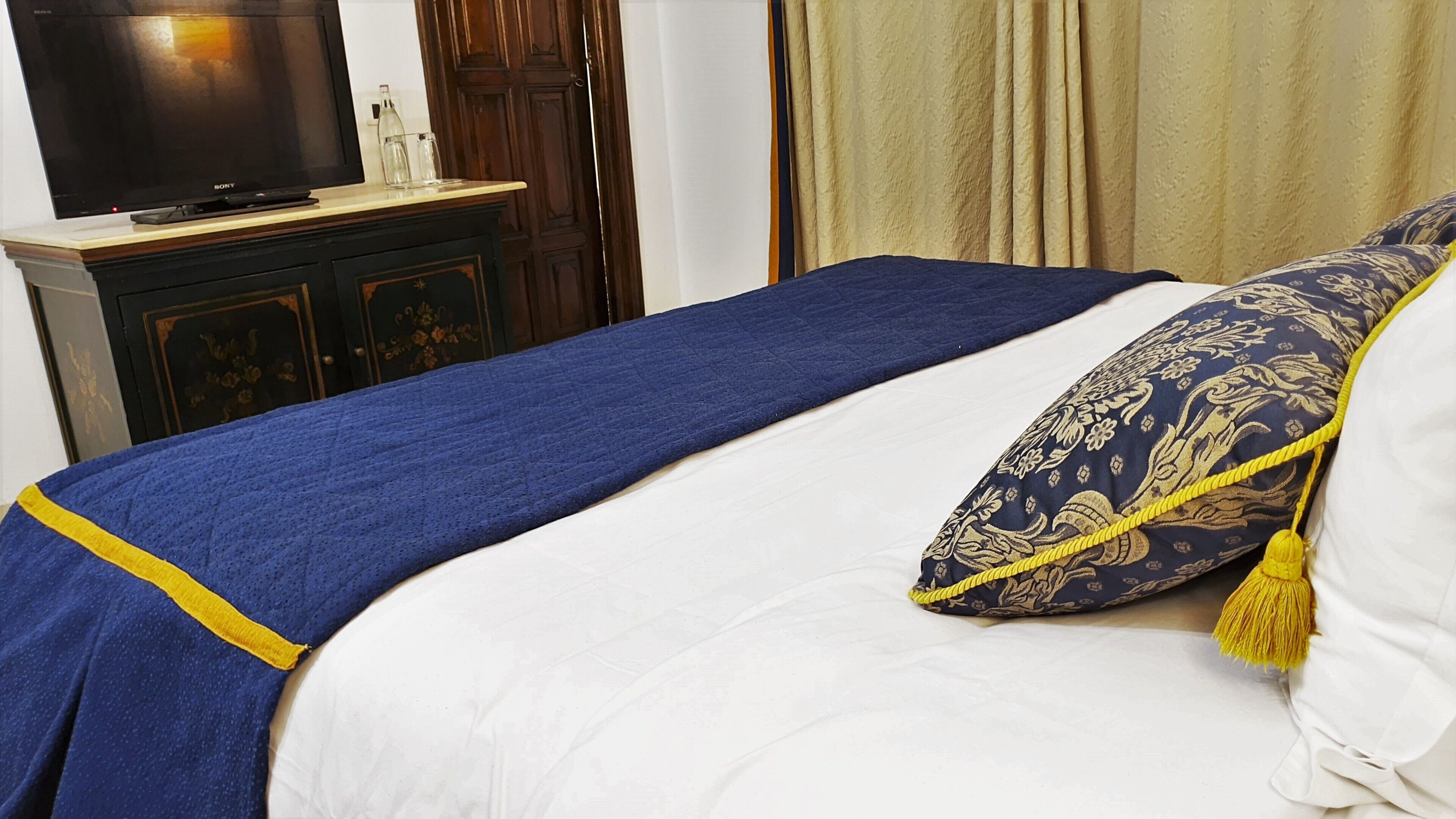 minibar, in-room safe, desk, laptop workspace