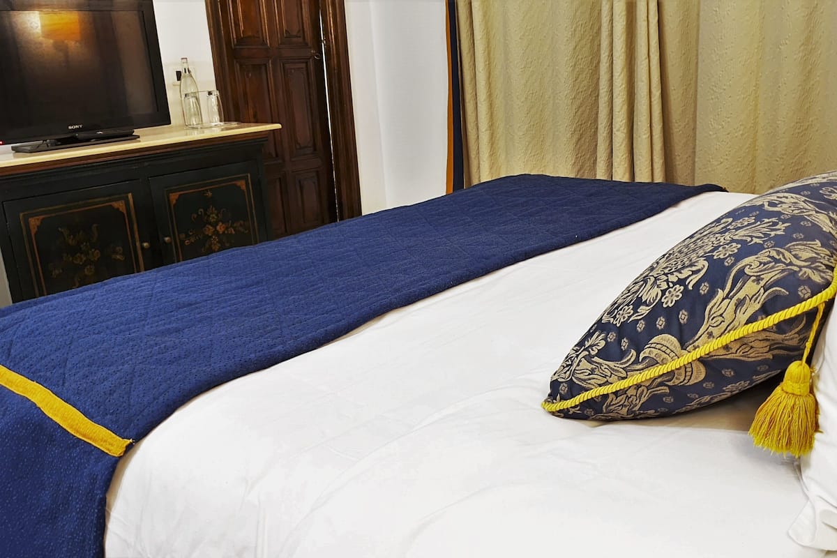 minibar, in-room safe, desk, laptop workspace