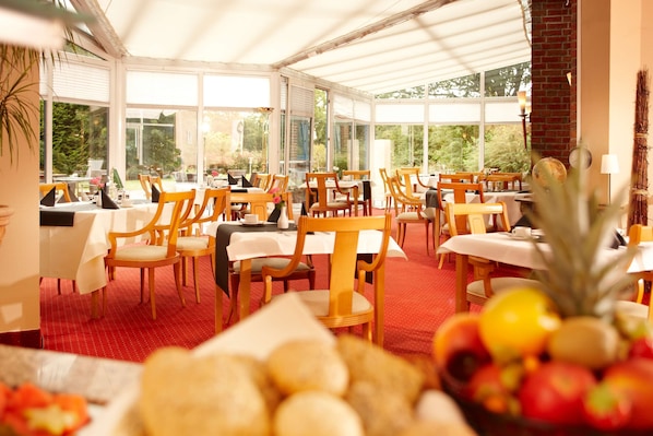 Daily buffet breakfast (EUR 14.5 per person)
