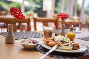 Daily buffet breakfast for a fee - Pure Hotel Dänischer Hof (Altenholz)