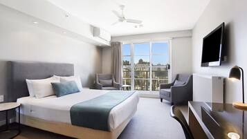 1 ๊ฐ์ ์นจ์ค, ์ฑ
์, ๋
ธํธ๋ถ ์์
๊ณต๊ฐ, ๋ค๋ฆฌ๋ฏธ/๋ค๋ฆฌ๋ฏธํ