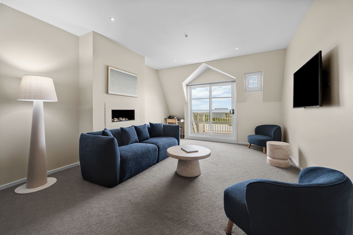 Middle Island 2 Bedroom Penthouse | Living area