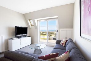 En 42-tommers TV med Parabol-TV samt filmkjøp