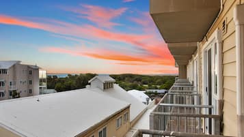 Standard Twin Room | Terrace/patio