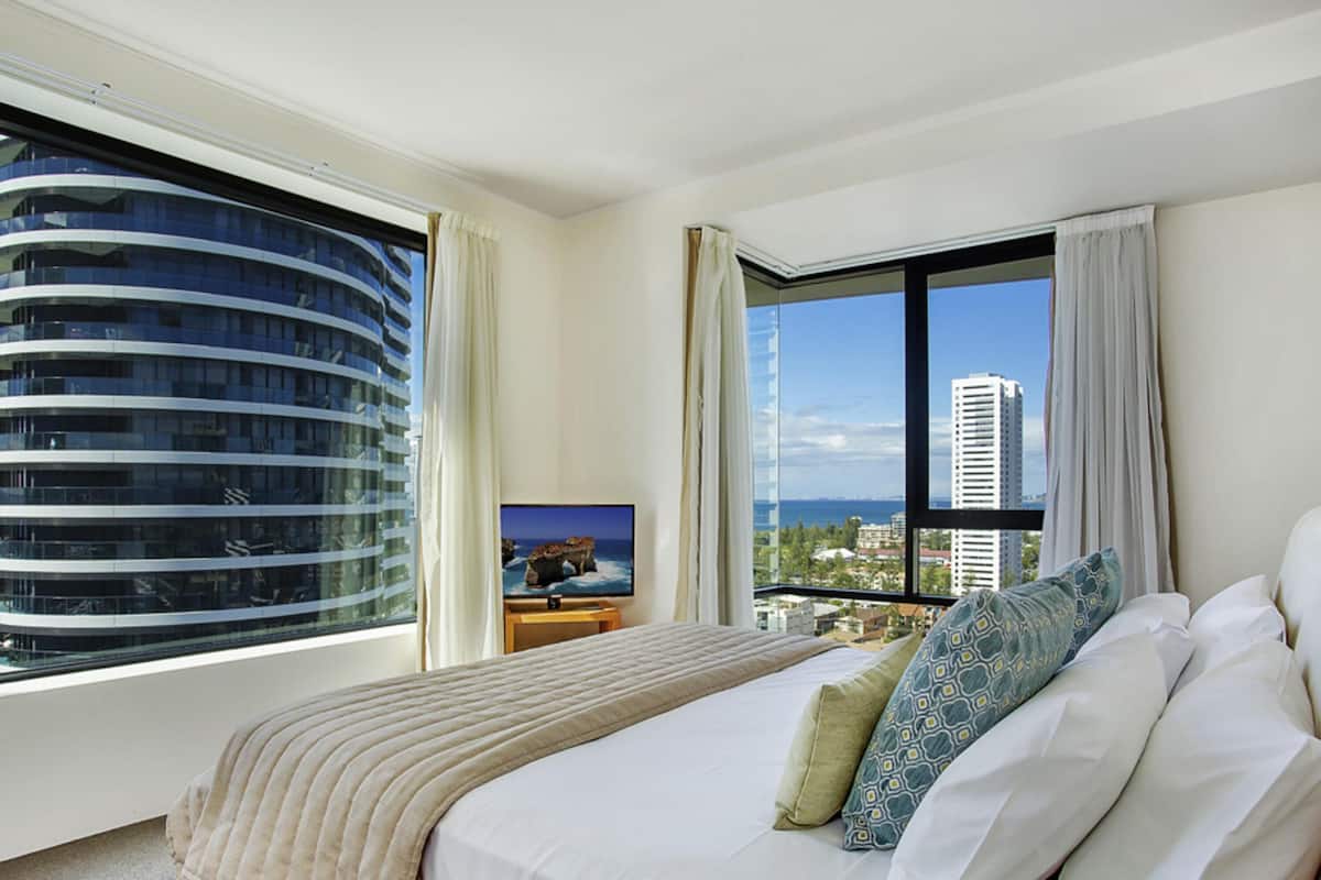 Room, 3 Bedrooms | In-room safe, individually decorated, individually furnished